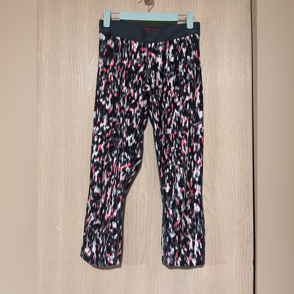 Women’s Nike Dri-Fit Capri Leggings size M